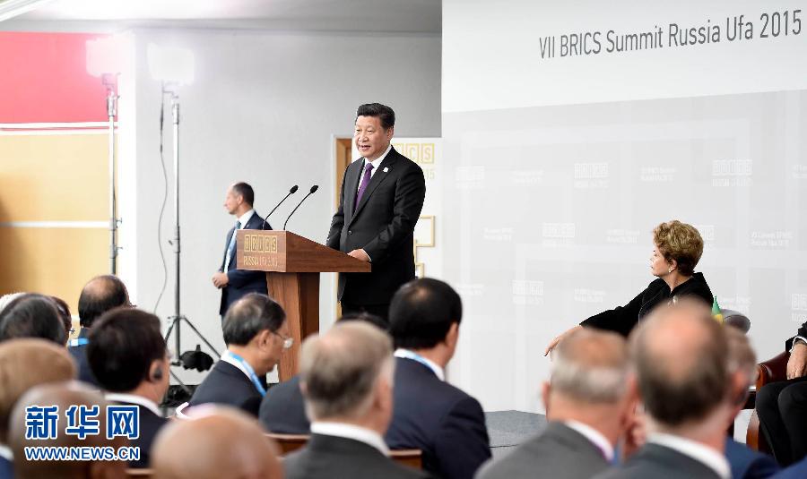 7月9日，金磚國家領導人同金磚國家工商理事會代表對話會在俄羅斯烏法舉行。中國國家主席習近平、俄羅斯總統(tǒng)普京、巴西總統(tǒng)羅塞夫、印度總理莫迪、南非總統(tǒng)祖馬等共同出席。新華社記者 張鐸 攝 