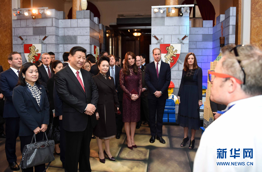 10月21日，國家主席習近平和夫人彭麗媛在英國威廉王子夫婦陪同下，出席在倫敦舉行的中英創意產業展。 新華社記者 張鐸 攝