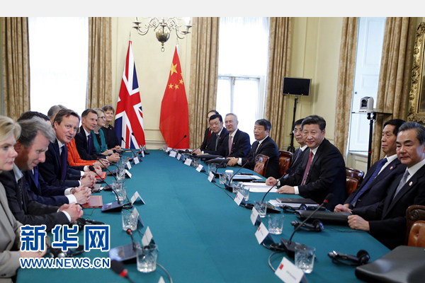 10月21日，國(guó)家主席習(xí)近平在倫敦唐寧街首相府同英國(guó)首相卡梅倫舉行會(huì)談。 新華社記者 鞠鵬 攝 