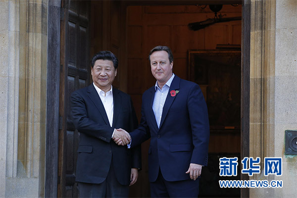 10月22日，國家主席習(xí)近平在契克斯首相鄉(xiāng)間別墅同英國首相卡梅倫再次會晤。新華社記者 鞠鵬 攝