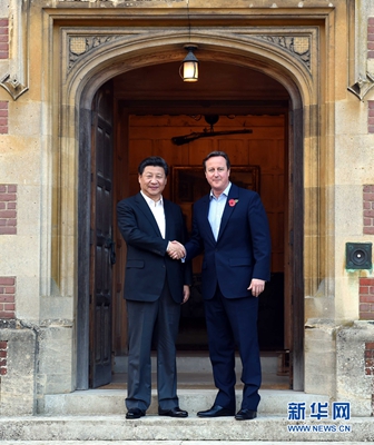 10月22日，國家主席習(xí)近平在契克斯首相鄉(xiāng)間別墅同英國首相卡梅倫再次會晤。 新華社記者 饒愛民 攝