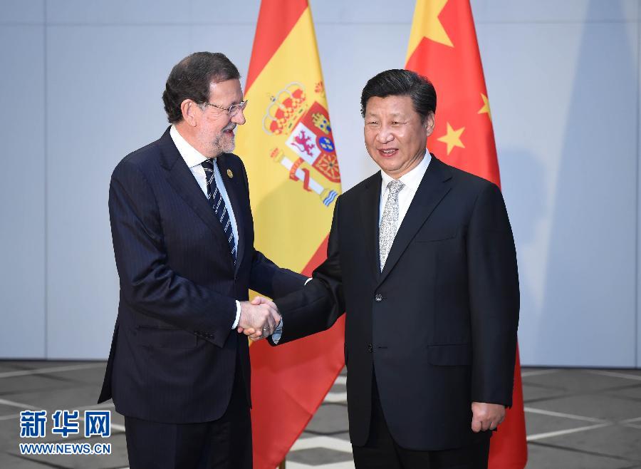 11月16日，國家主席習(xí)近平在土耳其安塔利亞會見西班牙首相拉霍伊。 新華社記者 張鐸 攝