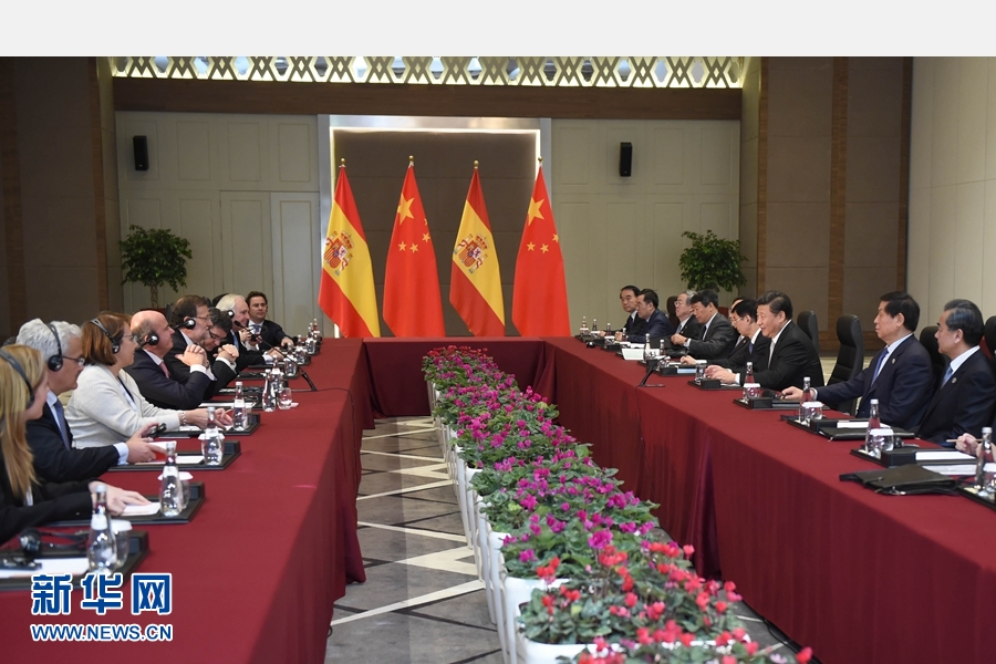 11月16日，國家主席習(xí)近平在土耳其安塔利亞會見西班牙首相拉霍伊。 新華社記者 張鐸 攝