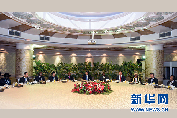 12月4日，國家主席習(xí)近平在約翰內(nèi)斯堡集體會見13位非洲國家領(lǐng)導(dǎo)人。 新華社記者 謝環(huán)馳 攝