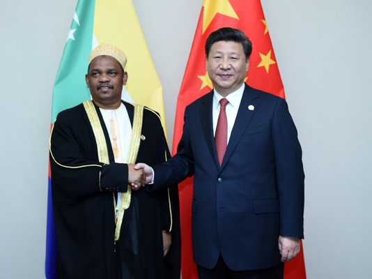12月4日，國(guó)家主席習(xí)近平在約翰內(nèi)斯堡會(huì)見(jiàn)科摩羅總統(tǒng)伊基利盧。 新華社記者 張鐸 攝 

