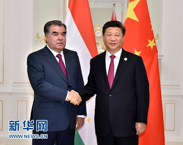 6月23日，國(guó)家主席習(xí)近平在塔什干會(huì)見(jiàn)塔吉克斯坦總統(tǒng)拉赫蒙。新華社記者李濤攝