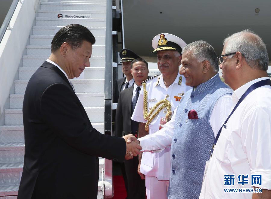 10月15日，國家主席習近平抵達印度果阿，應印度總理莫迪邀請，出席金磚國家領導人第八次會晤。 新華社記者蘭紅光攝 