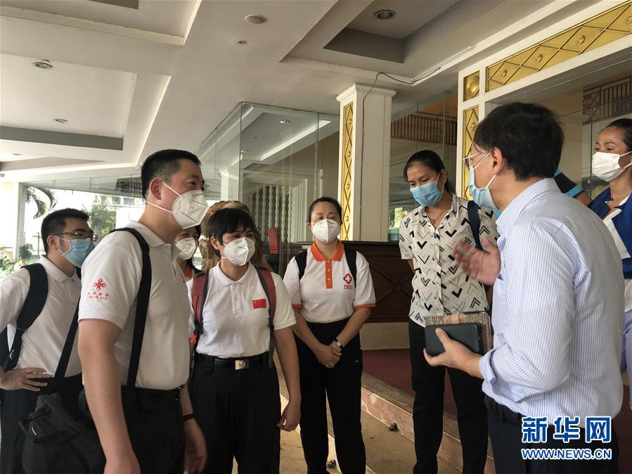 （國際疫情·圖文互動）（6）“工作忙碌又細致，經(jīng)驗豐富又專業(yè)”——一名柬埔寨青年眼中的中國援柬抗疫醫(yī)療專家組