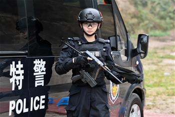 警花狙擊手：“不愛紅裝愛警裝”